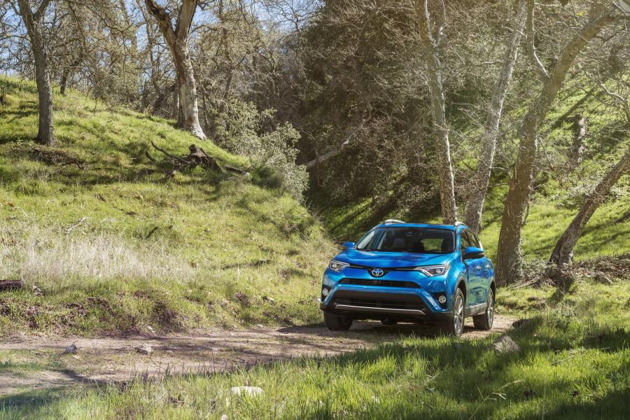  Toyota RAV4 Hybrid 2015 года  (US) (фото 5 из 51)
